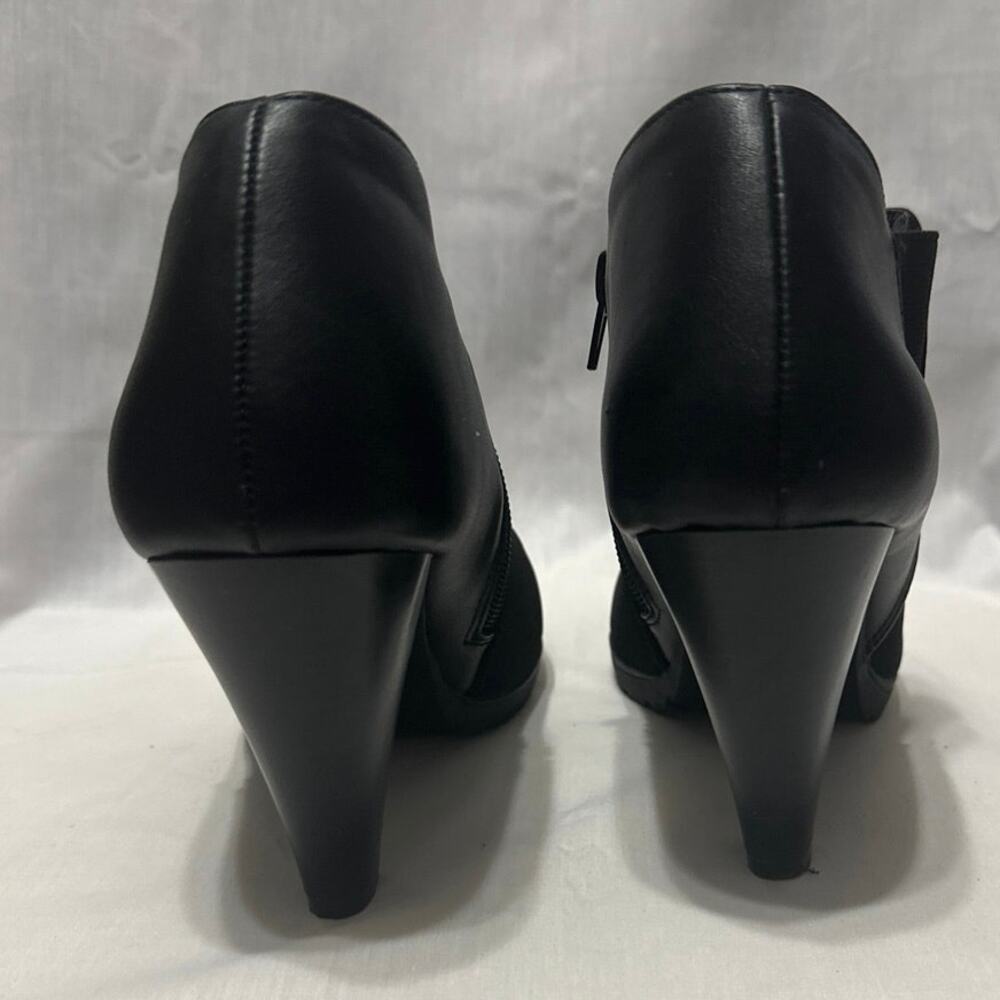 White Mountain sweet pea women’s suede ankle booties size 7.5 only tried on once - Picture 5 of 12